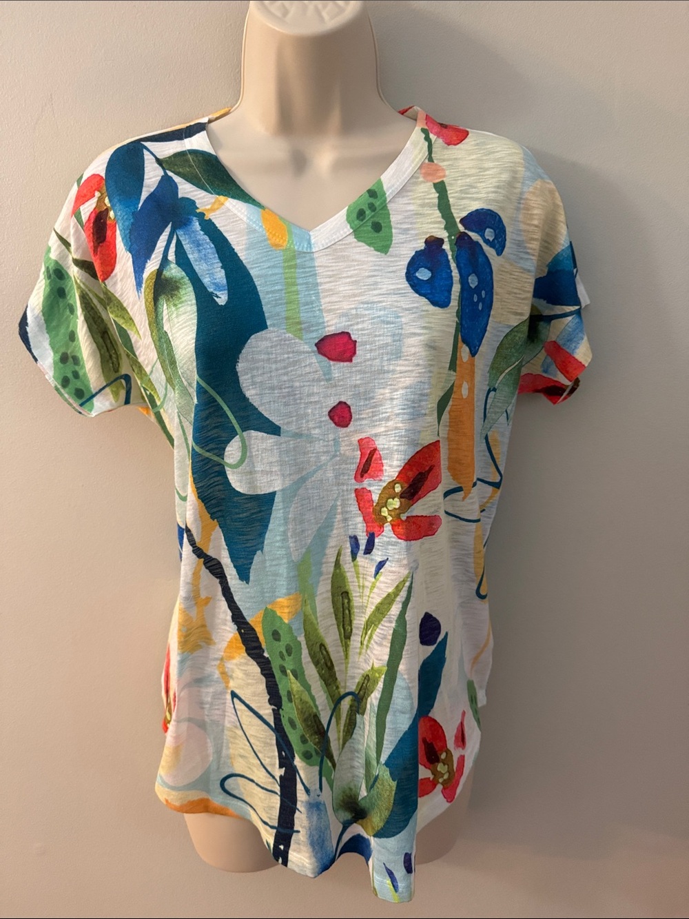 V-Neck Floral Watercolor Short Sleeve Tee - Multicolor
